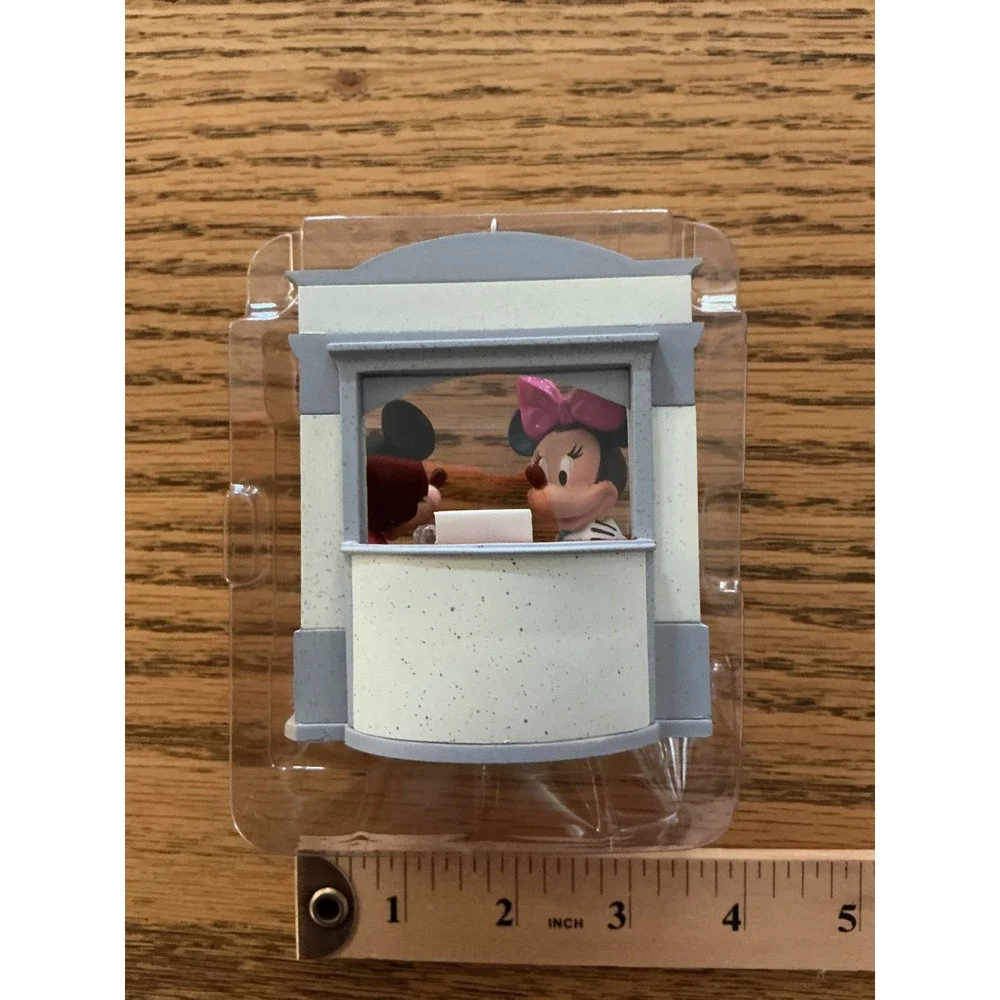 Disney Hallmark Keepsake Window-Shopping Mickey and Minnie Ornament 2008 QXD4081